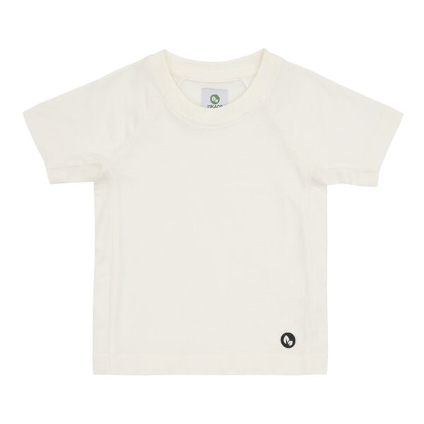 Basic T-shirt til børn i farven hvid – komfortabel børnetrøje i blødt supima-bomuld, perfekt til hverdagsbrug
